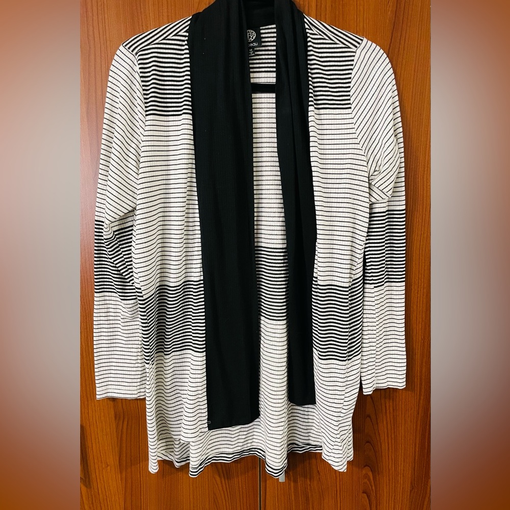 Bobeau Cardigan Size M
